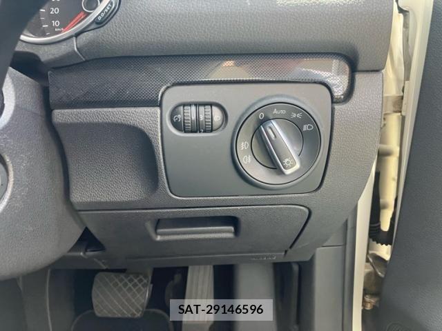 VolksWagen GOLF 2011-09 8318067-17