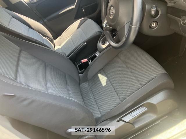VolksWagen GOLF 2011-09 8318067-18