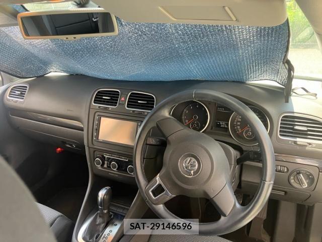 VolksWagen GOLF 2011-09 8318067-19