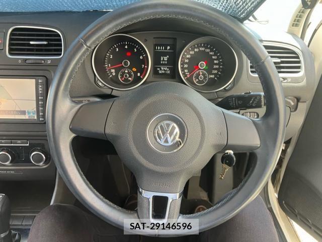 VolksWagen GOLF 2011-09 8318067-20