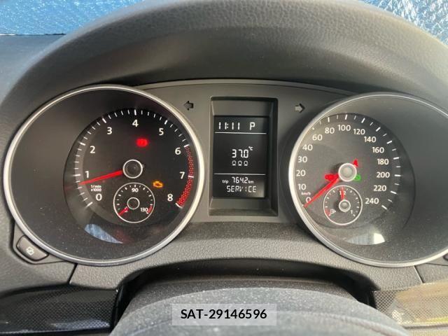 VolksWagen GOLF 2011-09 8318067-21