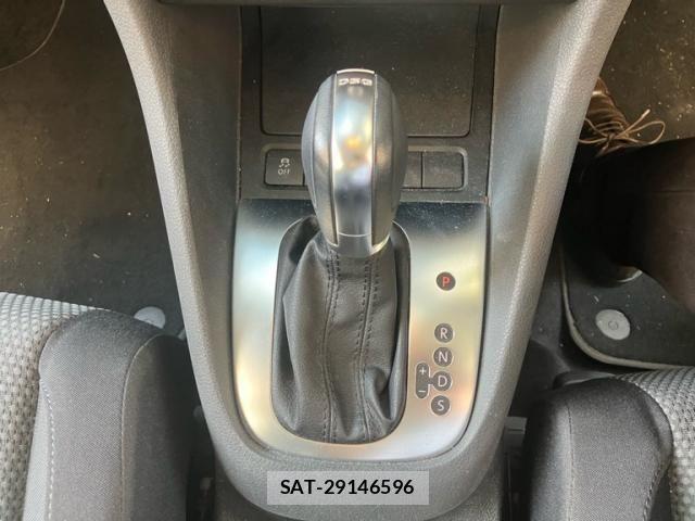 VolksWagen GOLF 2011-09 8318067-22