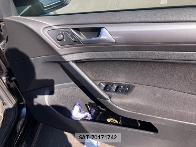 VolksWagen GOLF 2016-03 8338503-15