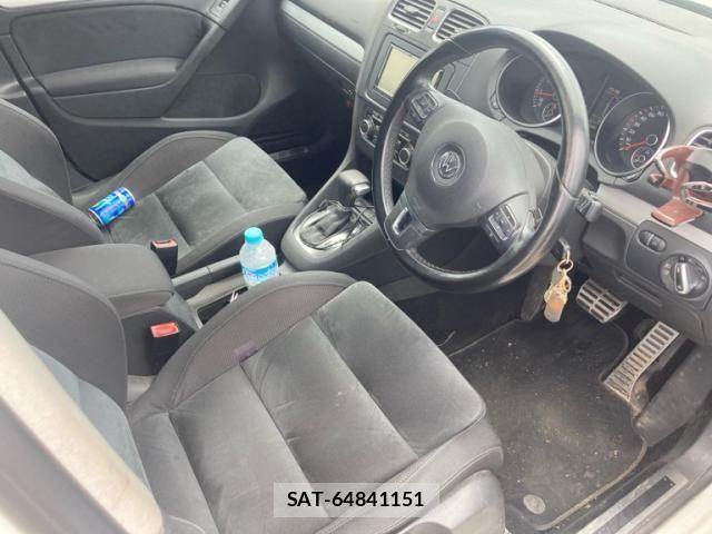 VolksWagen GOLF 2009-11 8338502-11