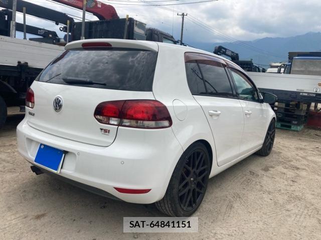 VolksWagen GOLF 2009-11 8338502-3