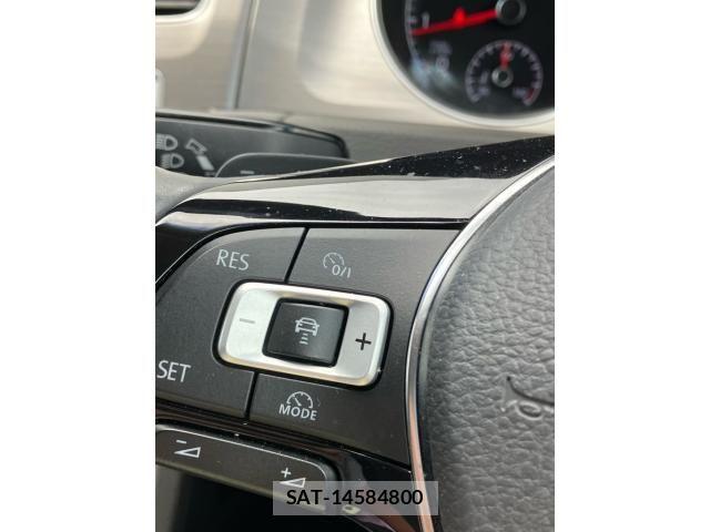 VolksWagen GOLF 2016-07 8372377-11
