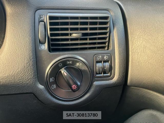 VolksWagen GOLF 1999-12 8372380-19