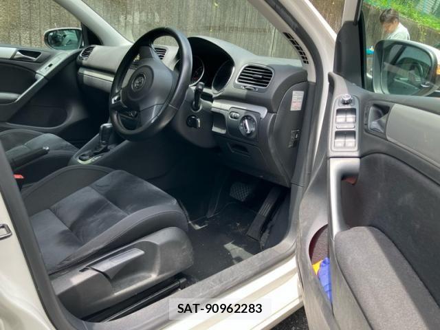VolksWagen GOLF 2011-09 8372379-12