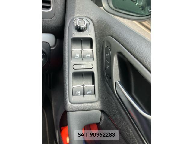 VolksWagen GOLF 2011-09 8372379-15