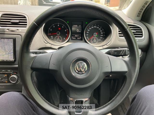 VolksWagen GOLF 2011-09 8372379-17