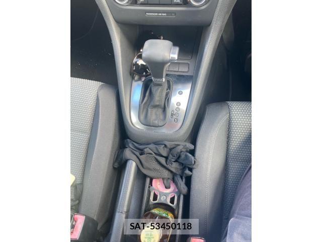 VolksWagen GOLF 2010-06 8415825-15