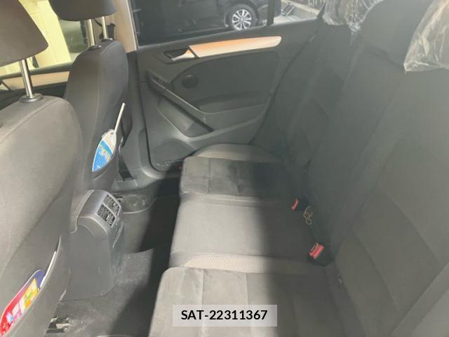 VolksWagen GOLF 2011-09 8415827-11