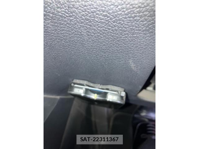 VolksWagen GOLF 2011-09 8415827-17