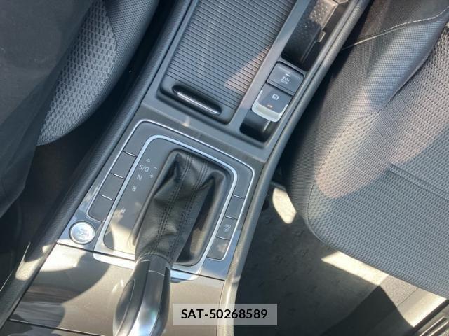 VolksWagen GOLF 2019-03 8415822-17