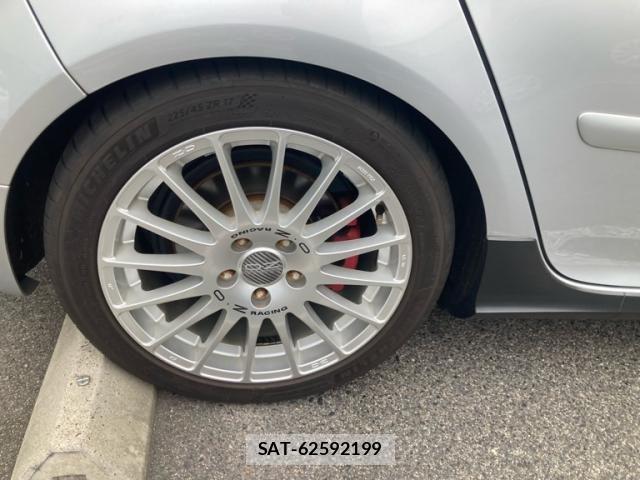 VolksWagen GOLF 2006-07 8415826-8