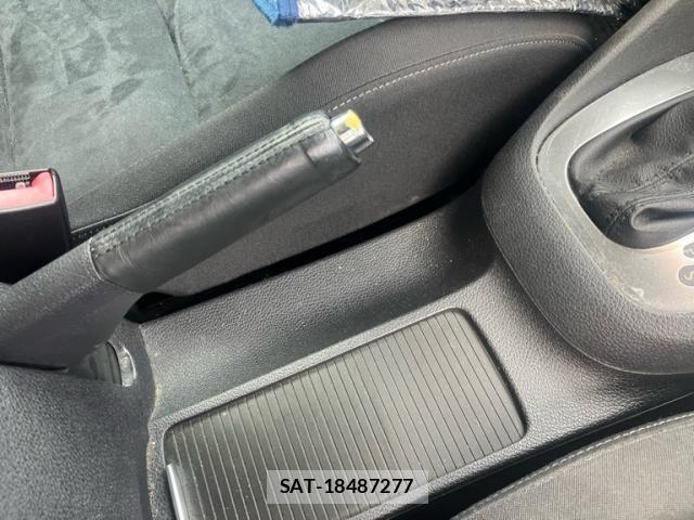 VolksWagen GOLF 2011-09 8415831-16