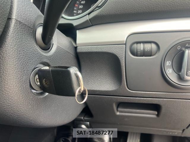 VolksWagen GOLF 2011-09 8415831-18