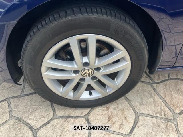 VolksWagen GOLF 2011-09 8415831-2