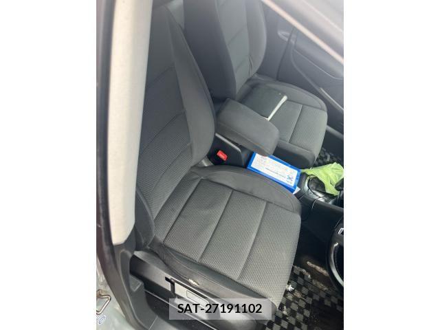 VolksWagen GOLF 2009-09 8458767-17