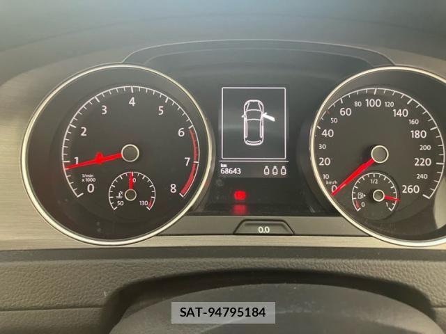 VolksWagen GOLF 2013-10 8528201-16