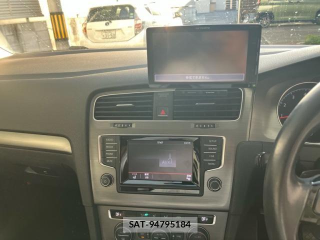 VolksWagen GOLF 2013-10 8528201-20