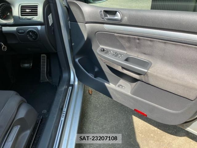 VolksWagen GOLF 2007-01 8564084-18