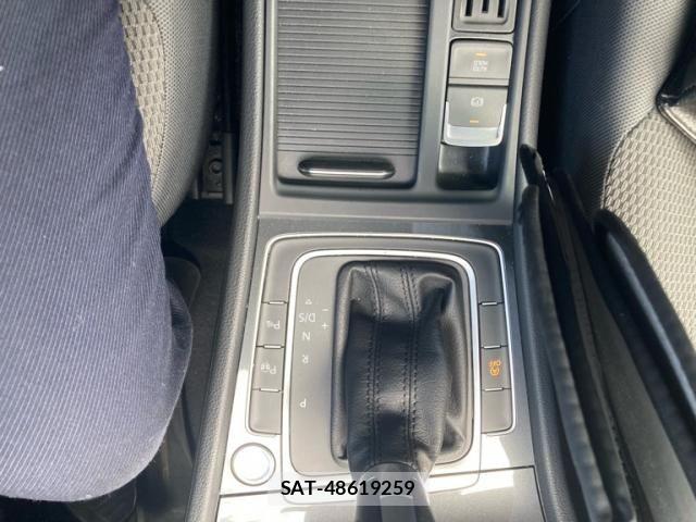 VolksWagen GOLF 2019-12 8564083-14