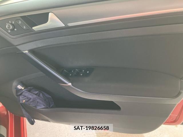 VolksWagen GOLF 2015-08 8564085-17