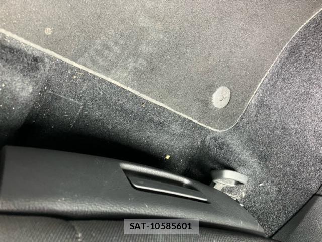 VolksWagen GOLF 2014-01 8662401-24