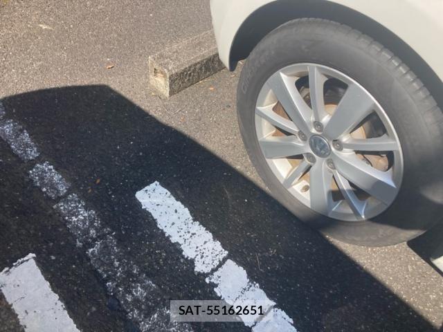 VolksWagen GOLF 2013-03 8667136-4
