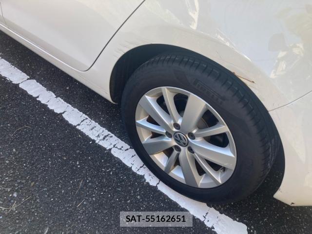 VolksWagen GOLF 2013-03 8667136-5