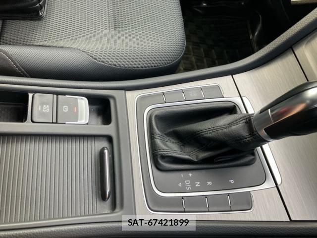 VolksWagen GOLF 2014-03 8662403-23