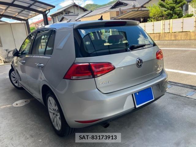 VolksWagen GOLF 2013-11 8686923-4