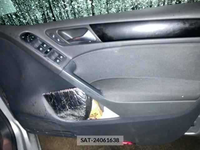 VolksWagen GOLF 2010-02 8746838-9