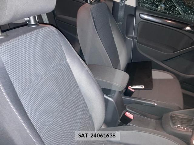 VolksWagen GOLF 2010-02 8746838-11