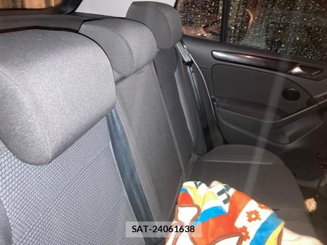 VolksWagen GOLF 2010-02 8746838-12