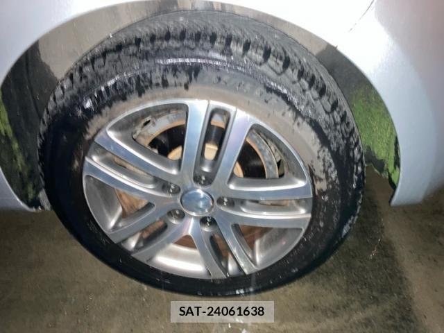 VolksWagen GOLF 2010-02 8746838-4