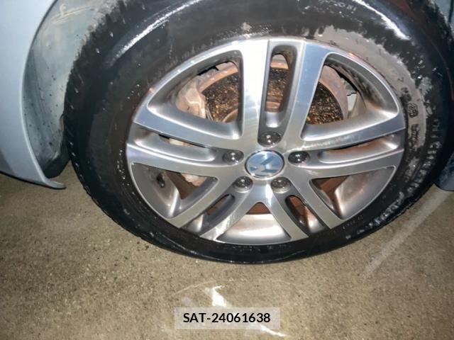 VolksWagen GOLF 2010-02 8746838-6