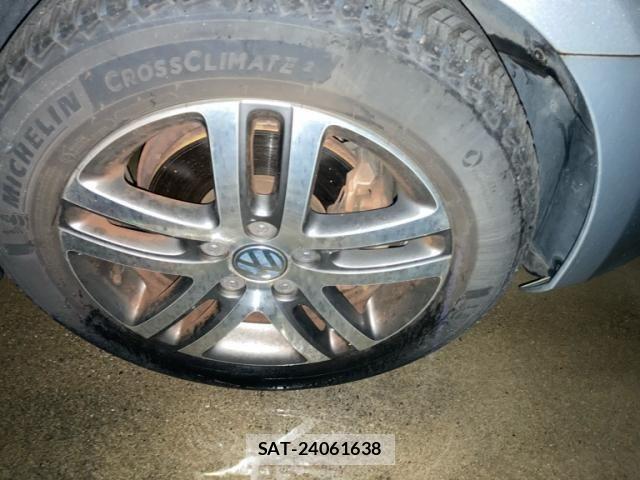 VolksWagen GOLF 2010-02 8746838-7