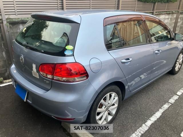 VolksWagen GOLF 2011-07 8746845-4
