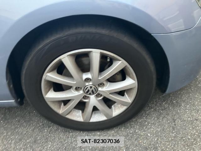 VolksWagen GOLF 2011-07 8746845-6