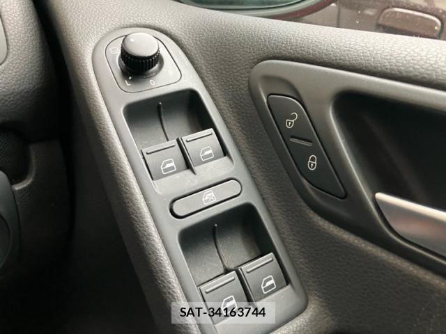 VolksWagen GOLF 2009-09 8746837-12