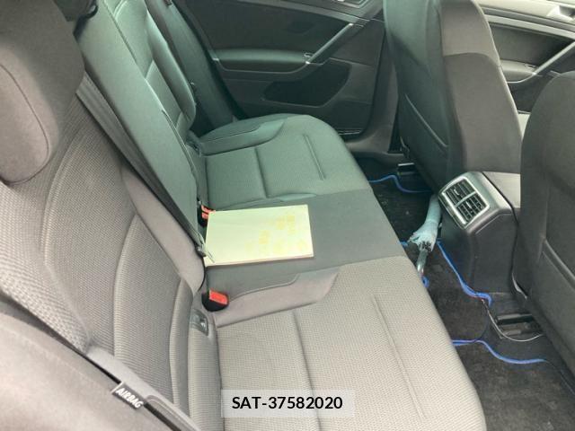 VolksWagen GOLF 2018-05 8746831-17
