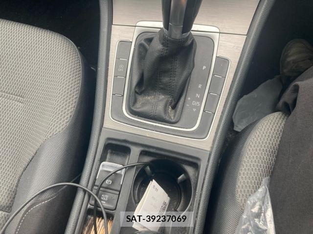 VolksWagen GOLF 2015-10 8782614-17
