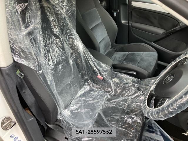 VolksWagen GOLF 2011-03 8782615-18