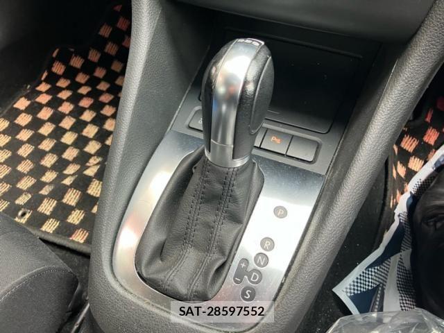 VolksWagen GOLF 2011-03 8782615-23