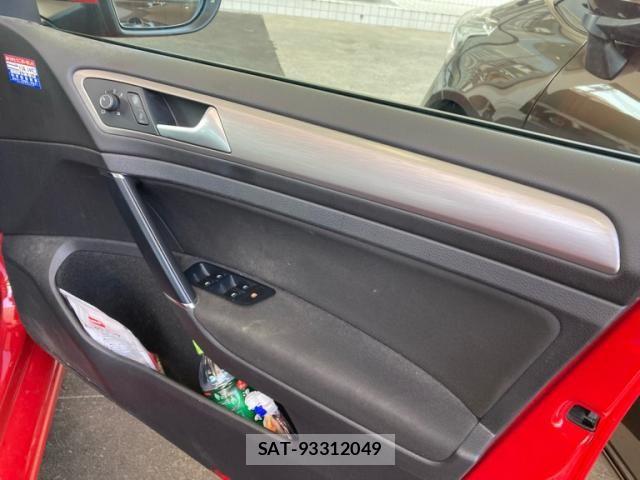 VolksWagen GOLF 2015-07 8832490-10