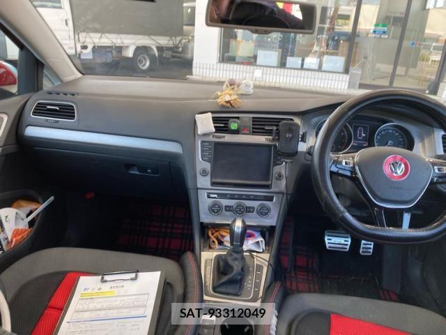 VolksWagen GOLF 2015-07 8832490-13