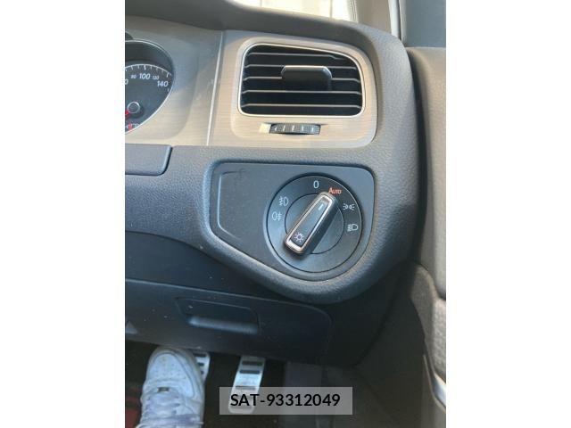 VolksWagen GOLF 2015-07 8832490-20