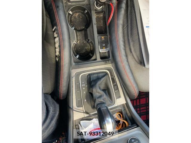 VolksWagen GOLF 2015-07 8832490-21